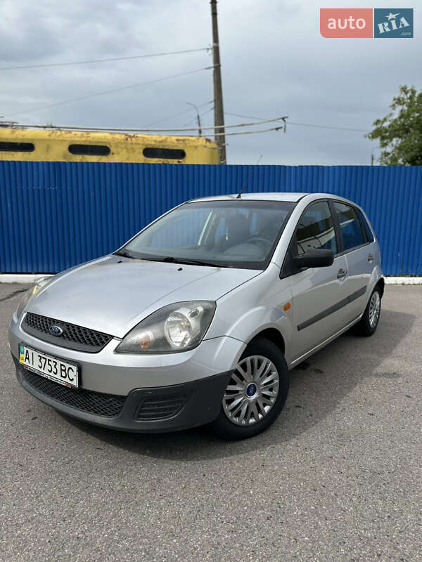 Хэтчбек Ford Fiesta 2007 в 