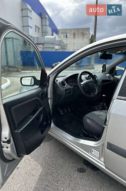 Хэтчбек Ford Fiesta 2007 в 