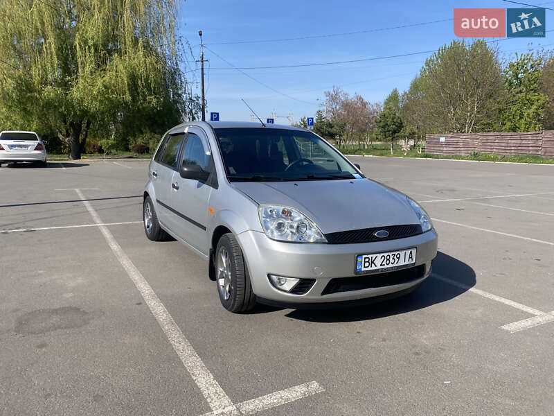 Хэтчбек Ford Fiesta 2002 в Здолбунове