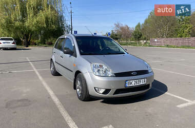 Хэтчбек Ford Fiesta 2002 в 