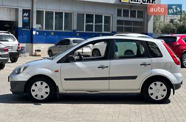 Хэтчбек Ford Fiesta 2005 в 