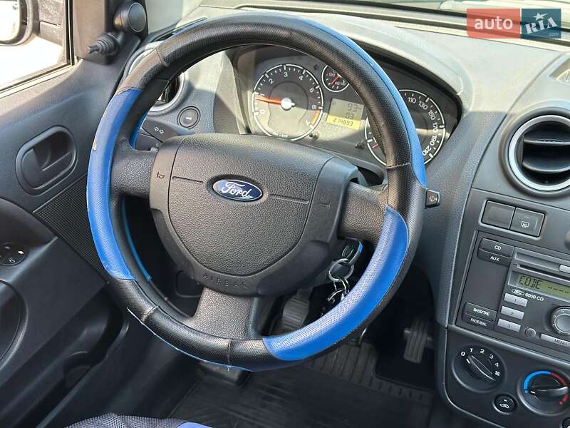 Хэтчбек Ford Fiesta 2005 в Одессе