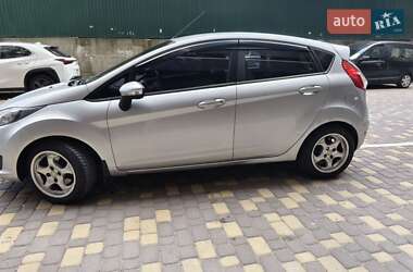 Хэтчбек Ford Fiesta 2012 в 