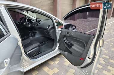 Хэтчбек Ford Fiesta 2012 в 