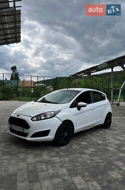 Хэтчбек Ford Fiesta 2016 в 