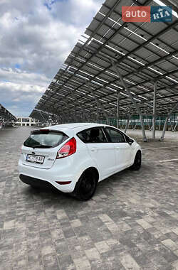 Хэтчбек Ford Fiesta 2016 в 