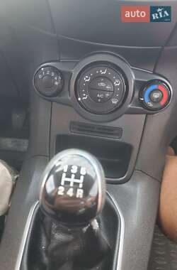 Хэтчбек Ford Fiesta 2013 в 