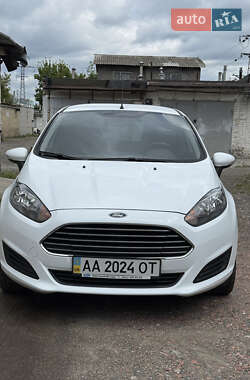 Хетчбек Ford Fiesta 2015 в Києві
