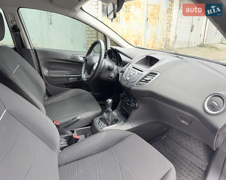 Хетчбек Ford Fiesta 2015 в Києві