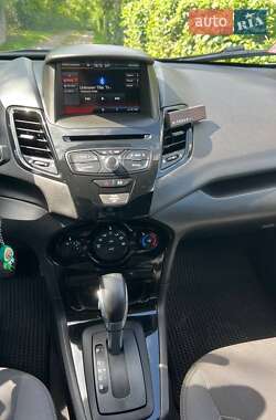 Седан Ford Fiesta 2014 в 