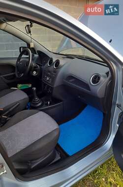 Хэтчбек Ford Fiesta 2007 в 
