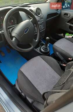 Хэтчбек Ford Fiesta 2007 в 