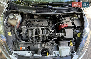 Хэтчбек Ford Fiesta 2012 в 