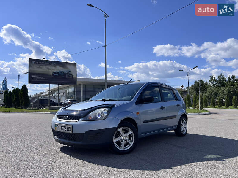 Хэтчбек Ford Fiesta 2006 в 