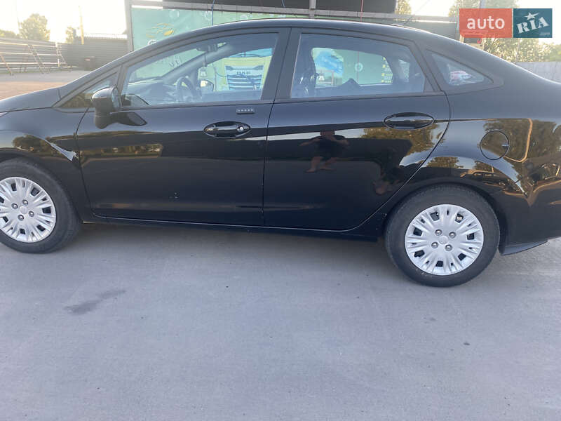 Седан Ford Fiesta 2016 в Калиновке