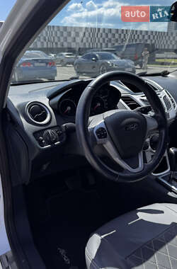 Хэтчбек Ford Fiesta 2011 в 