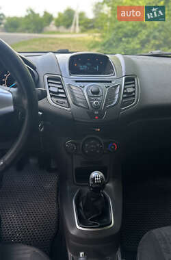 Хэтчбек Ford Fiesta 2012 в 