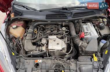 Хэтчбек Ford Fiesta 2015 в 