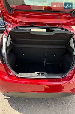 Хэтчбек Ford Fiesta 2015 в 