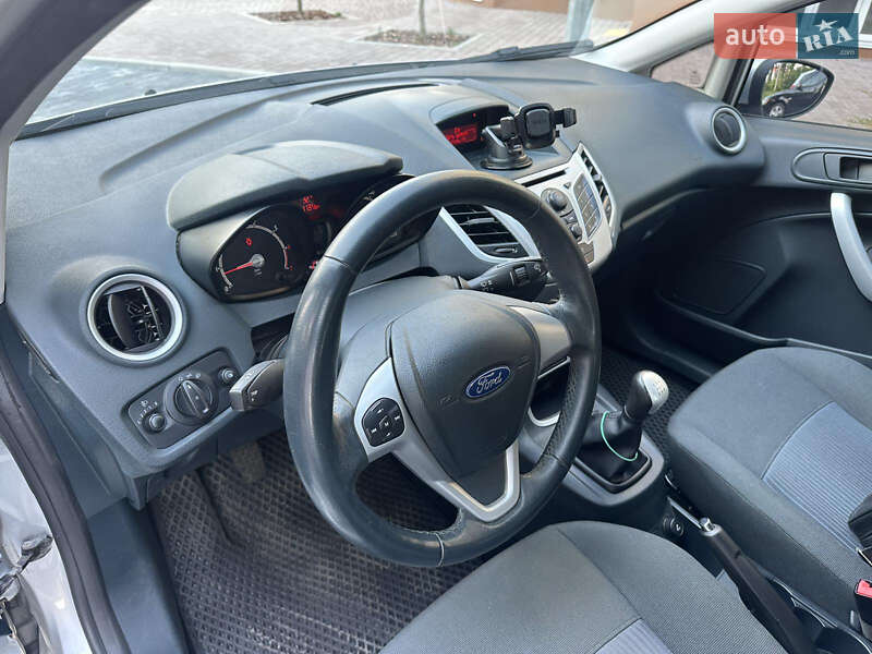 Хэтчбек Ford Fiesta 2011 в Киеве
