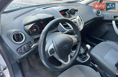 Хэтчбек Ford Fiesta 2011 в 