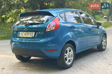 Хэтчбек Ford Fiesta 2016 в 