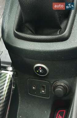 Хэтчбек Ford Fiesta 2012 в 