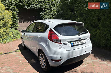 Хэтчбек Ford Fiesta 2015 в 