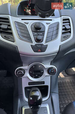 Хэтчбек Ford Fiesta 2011 в 