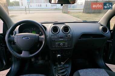 Хэтчбек Ford Fiesta 2007 в 