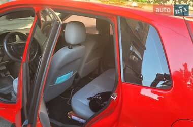 Хэтчбек Ford Fiesta 2003 в 