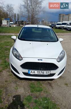 Хэтчбек Ford Fiesta 2016 в 