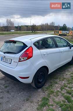 Хэтчбек Ford Fiesta 2016 в 