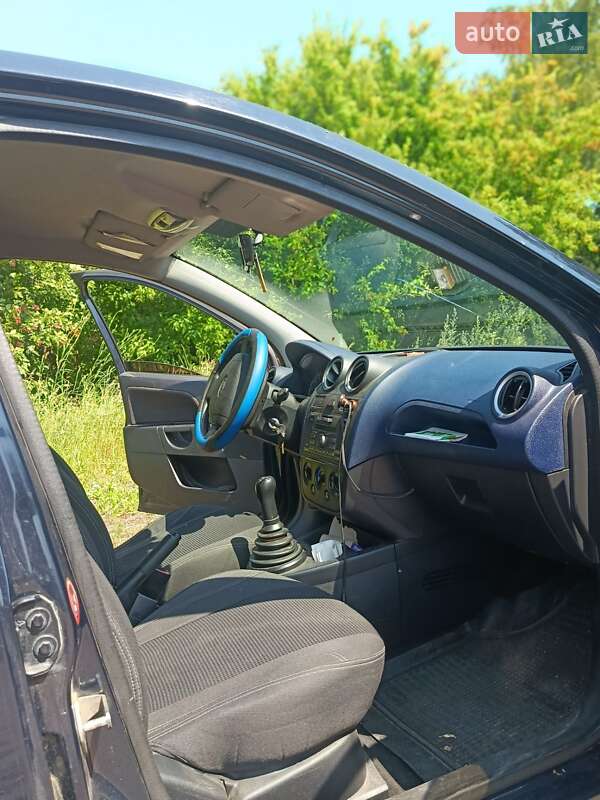 Хэтчбек Ford Fiesta 2006 в Конотопе