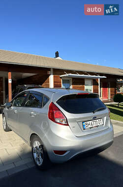 Хетчбек Ford Fiesta 2013 в 