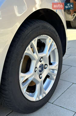 Хетчбек Ford Fiesta 2013 в 