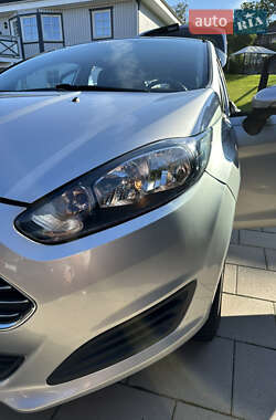 Хетчбек Ford Fiesta 2013 в 