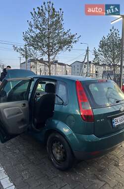 Хэтчбек Ford Fiesta 2002 в 