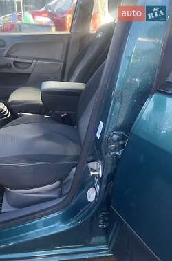Хэтчбек Ford Fiesta 2002 в 