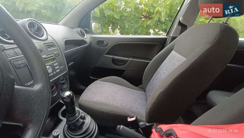 Хэтчбек Ford Fiesta 2005 в Тлумаче