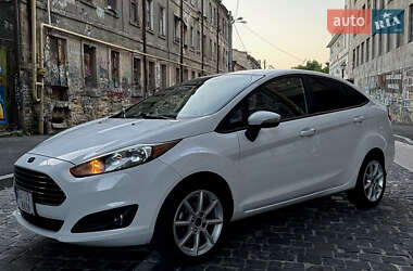 Седан Ford Fiesta 2015 в 