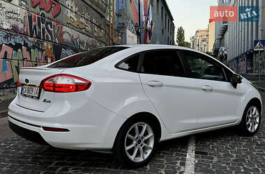 Седан Ford Fiesta 2015 в 