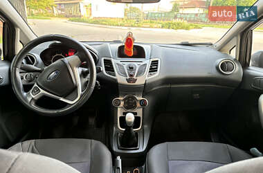 Хэтчбек Ford Fiesta 2011 в 