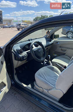 Хетчбек Ford Fiesta 2003 в 