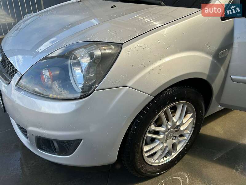 Хэтчбек Ford Fiesta 2006 в Львове