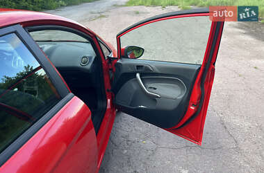 Хэтчбек Ford Fiesta 2010 в 