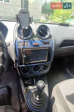 Хетчбек Ford Fiesta 2007 в 