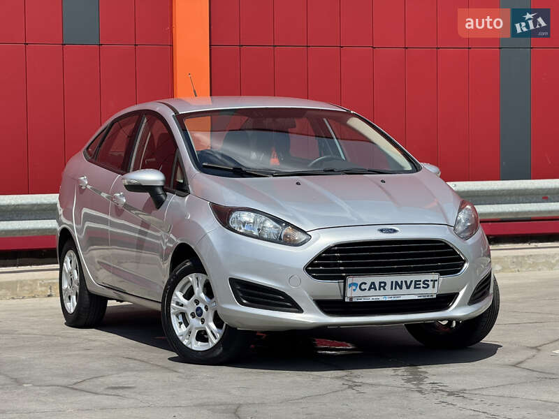 Седан Ford Fiesta 2015 в 