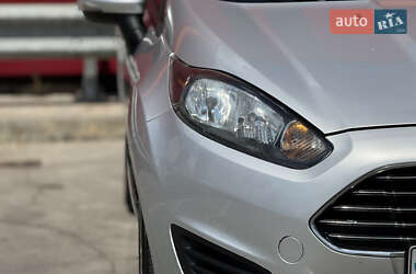 Седан Ford Fiesta 2015 в 