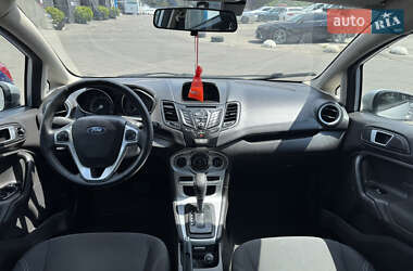 Седан Ford Fiesta 2015 в 